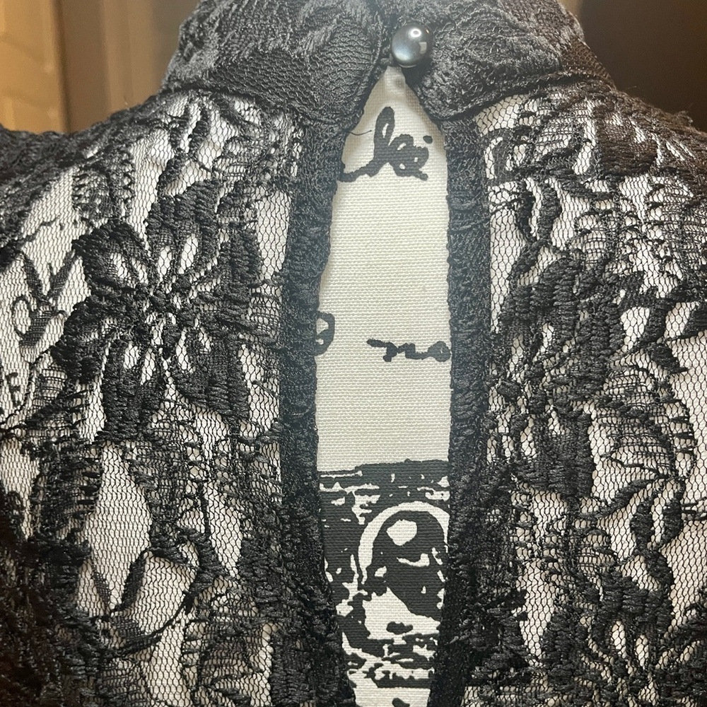 Shannon Ford New York Black Lace Sleeveless Blouse – Size L - Picture 7 of 11